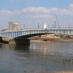 Wandsworth Bridge closed due to police incident
